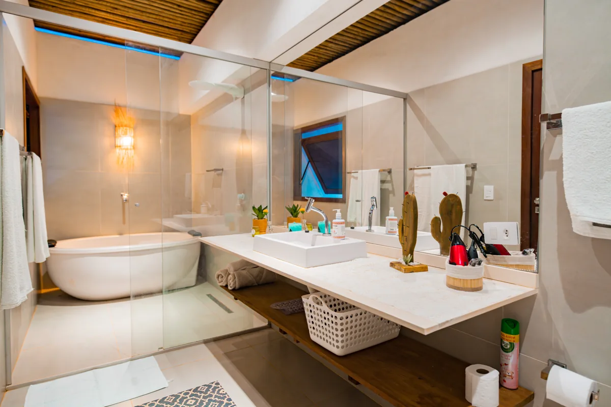Master Suite bathtub and bathroom